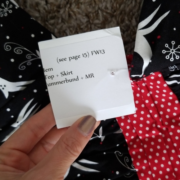 Beaux et Belles Christmas Outfit - Picture 8 of 8